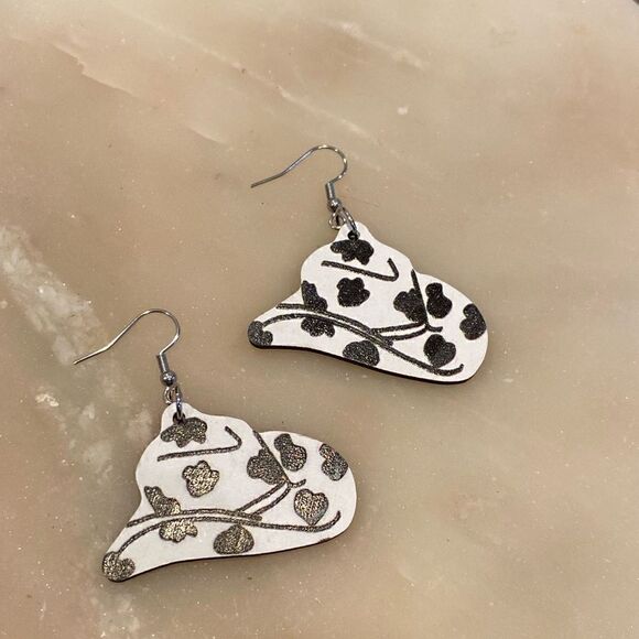 Cow print, western hat earrings - Picture 1 of 3